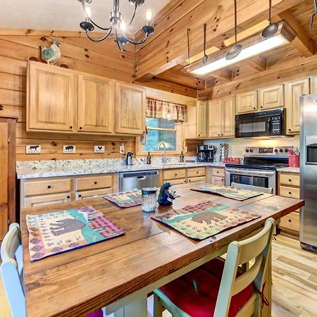 Waynesville Cabin With Covered Deck And Fire Pit! Lake Junaluska Luaran gambar