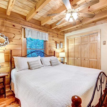 Waynesville Cabin With Covered Deck And Fire Pit! Lake Junaluska Luaran gambar