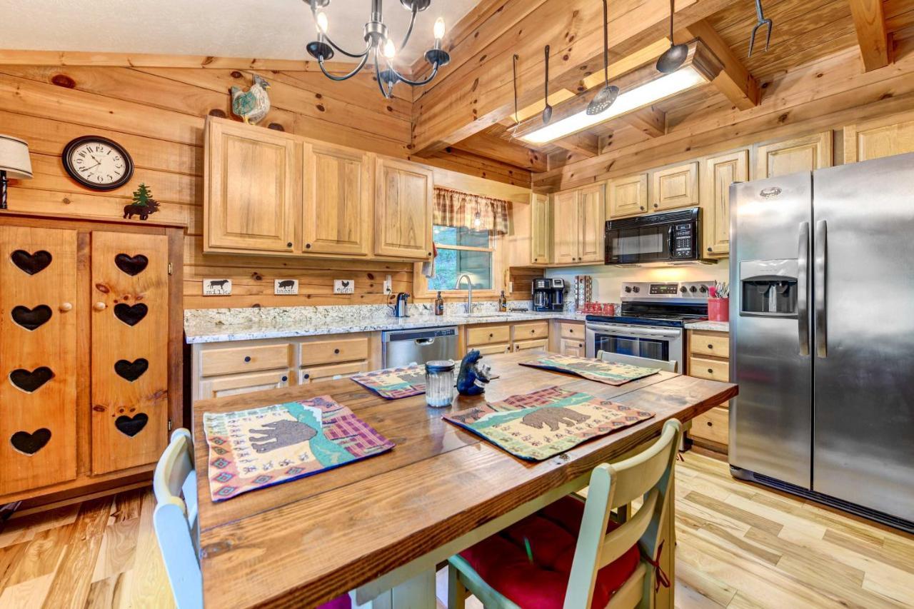 Waynesville Cabin With Covered Deck And Fire Pit! Lake Junaluska Luaran gambar