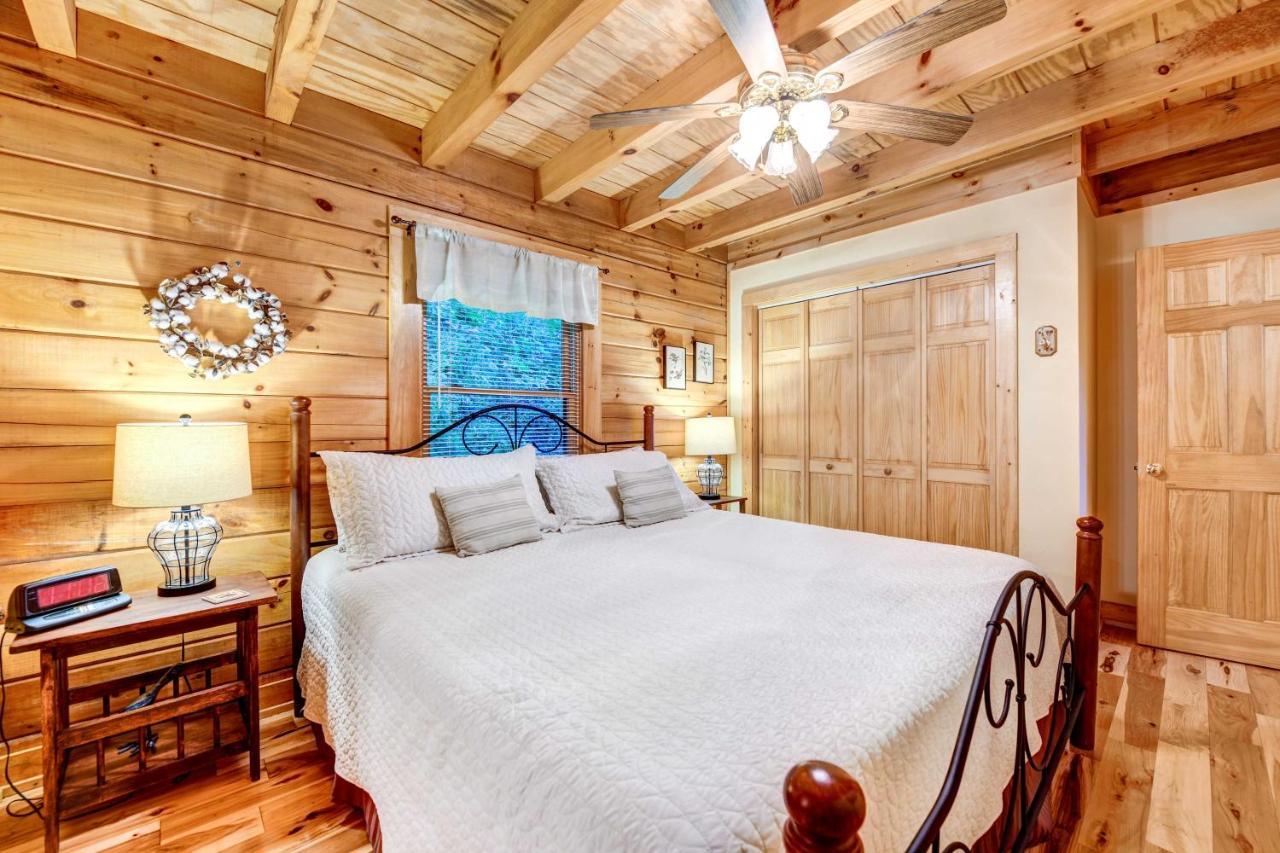 Waynesville Cabin With Covered Deck And Fire Pit! Lake Junaluska Luaran gambar