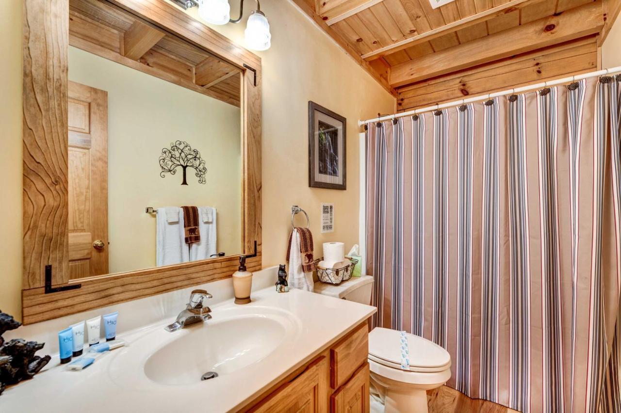 Waynesville Cabin With Covered Deck And Fire Pit! Lake Junaluska Luaran gambar