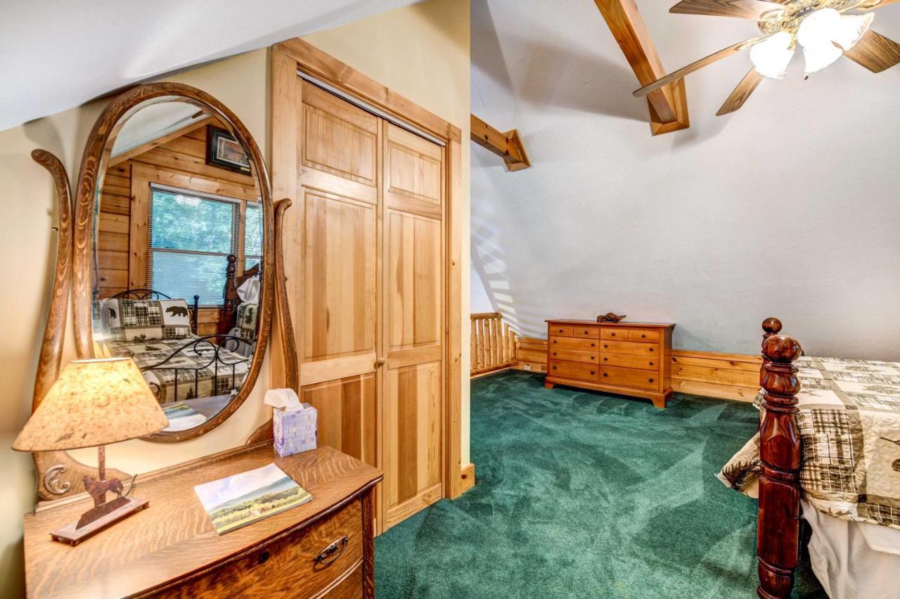 Waynesville Cabin With Covered Deck And Fire Pit! Lake Junaluska Luaran gambar
