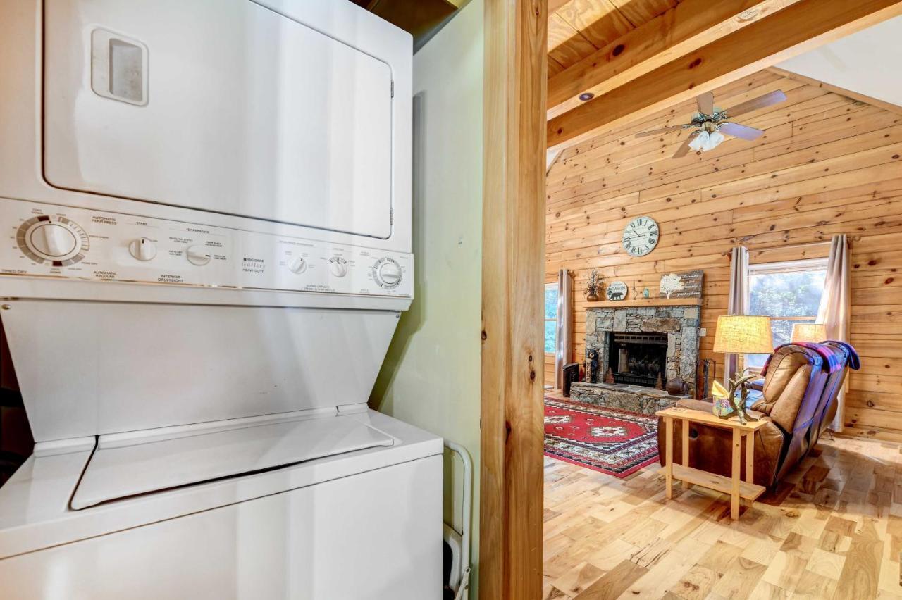 Waynesville Cabin With Covered Deck And Fire Pit! Lake Junaluska Luaran gambar