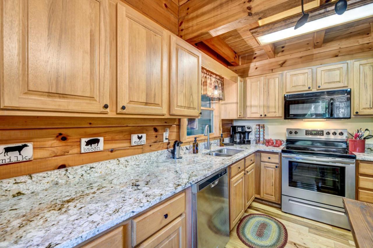 Waynesville Cabin With Covered Deck And Fire Pit! Lake Junaluska Luaran gambar